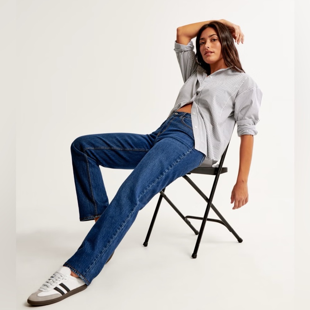 Abercrombie & Fitch Curve Love Mid Rise 90s Straight Jean, Dark